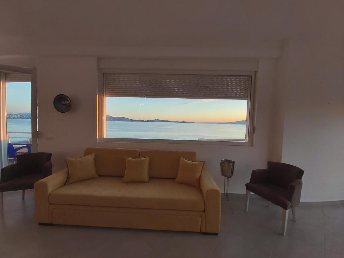 Sunset By The Sea Apartments - Frontbeach Sarandë Esterno foto