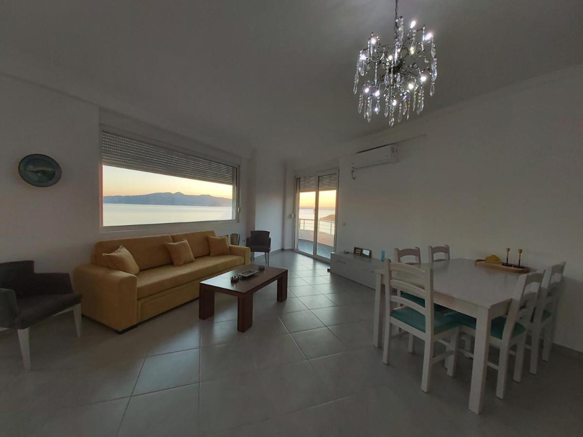 Sunset By The Sea Apartments - Frontbeach Sarandë Esterno foto