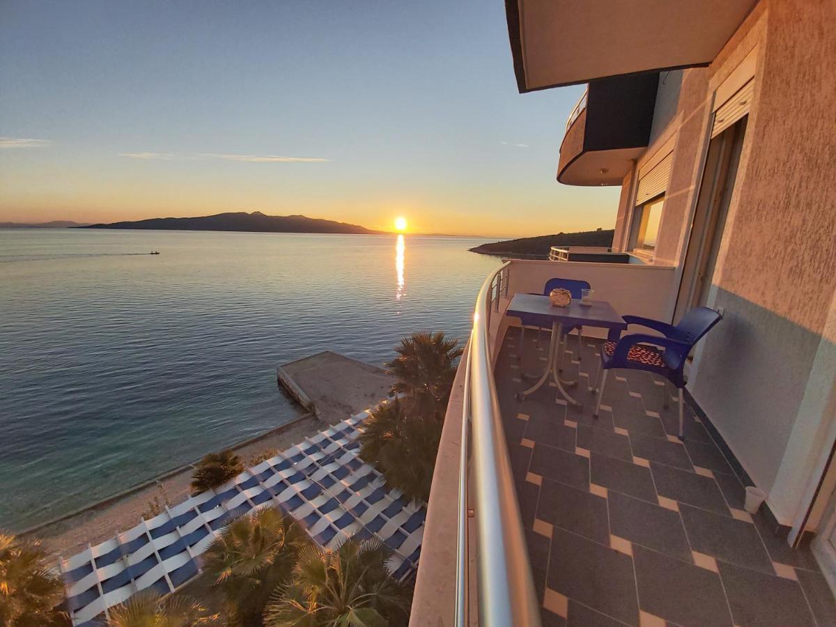 Sunset By The Sea Apartments - Frontbeach Sarandë Esterno foto