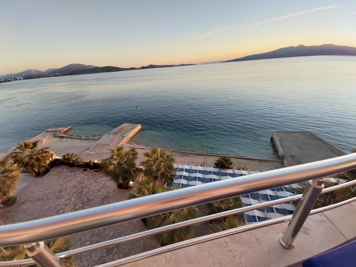 Sunset By The Sea Apartments - Frontbeach Sarandë Esterno foto