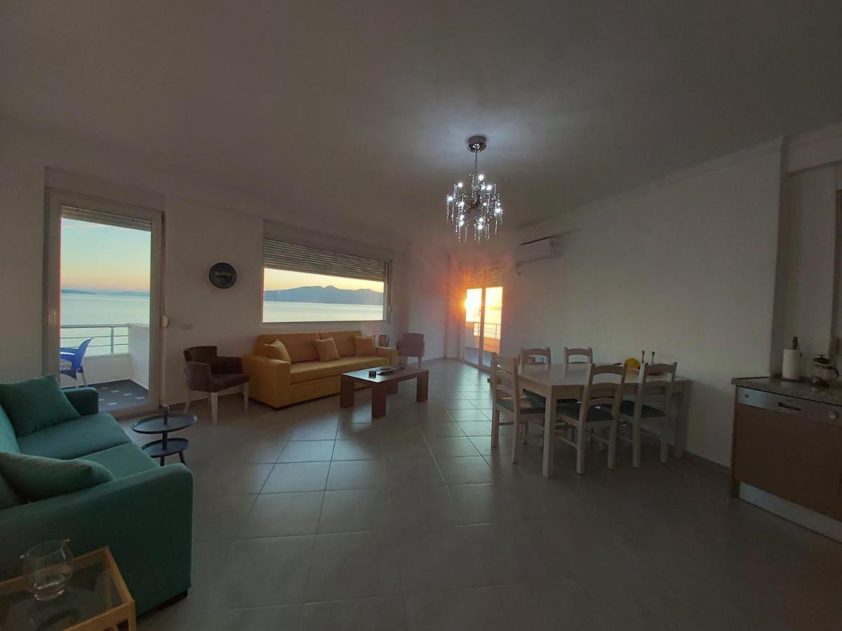 Sunset By The Sea Apartments - Frontbeach Sarandë Esterno foto