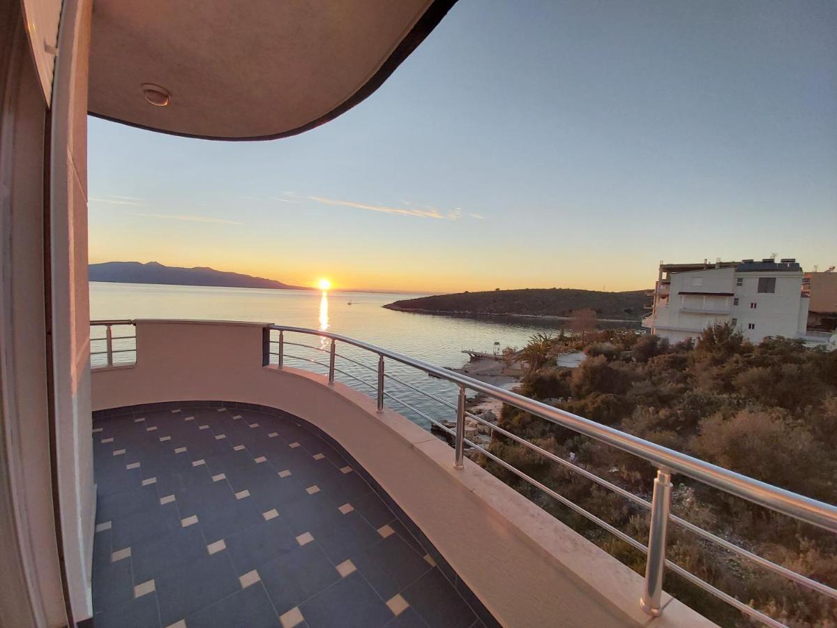 Sunset By The Sea Apartments - Frontbeach Sarandë Esterno foto