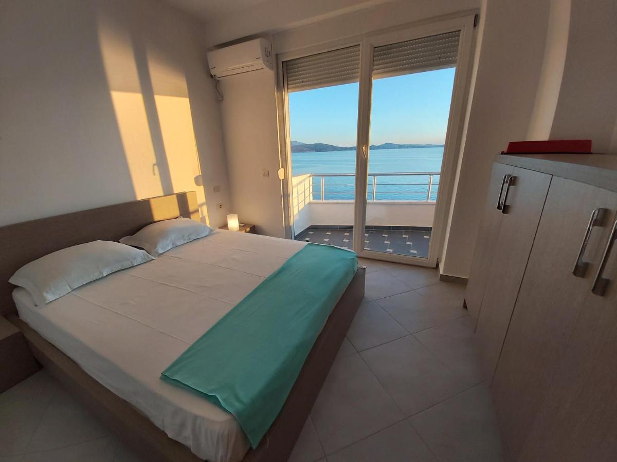 Sunset By The Sea Apartments - Frontbeach Sarandë Esterno foto