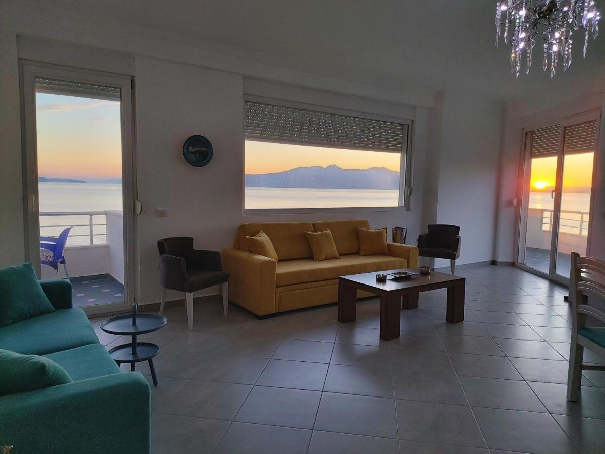 Sunset By The Sea Apartments - Frontbeach Sarandë Esterno foto